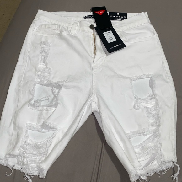 White distressed shorts - Picture 3 of 4